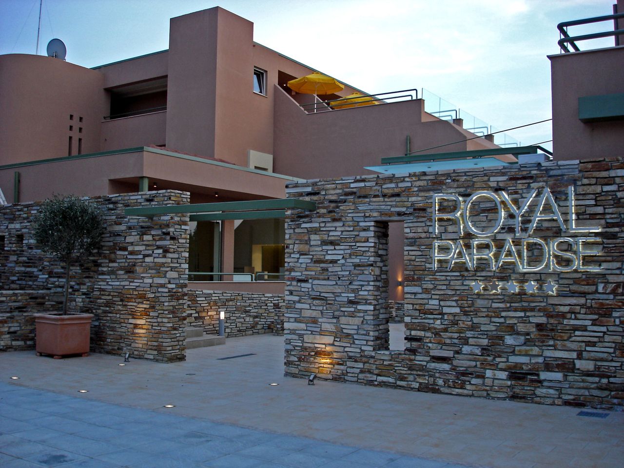 Royal Paradise Beach Resort Und Spa