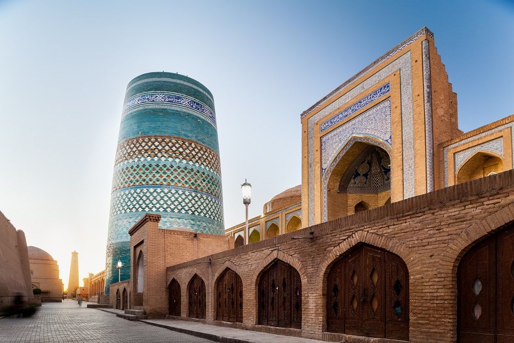 Uzbekistan Pe Drumul Matasii 2024   Oriental Buildings Of Old City Of Itchan Kala Khiva Uzbekistan Shutterstock 545766100774220 